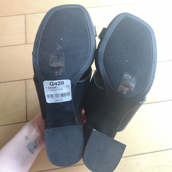 Le Chateau Block Heel Thong Slide - Picture 5 of 5